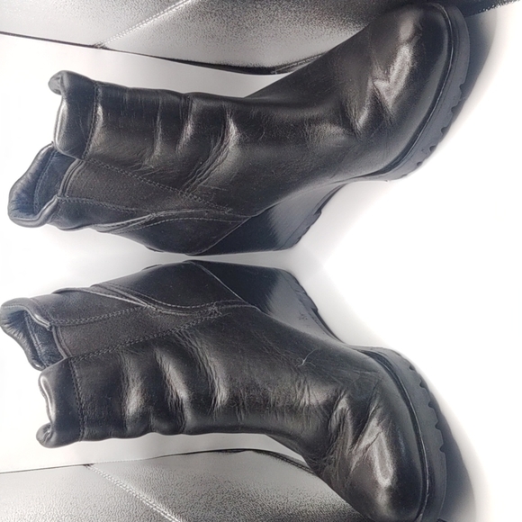 Black Sorel Wedge Boots - Picture 9 of 15